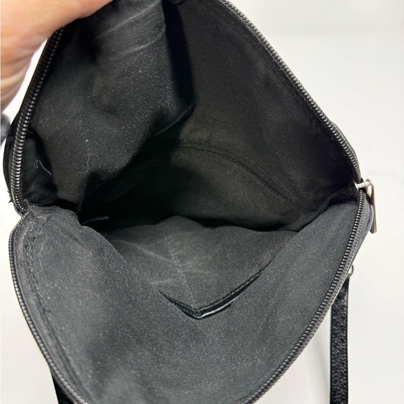 Black Crossbody Bag with Gold Iowa Hawkeyes Logo (A2A) - Picture 4 of 8